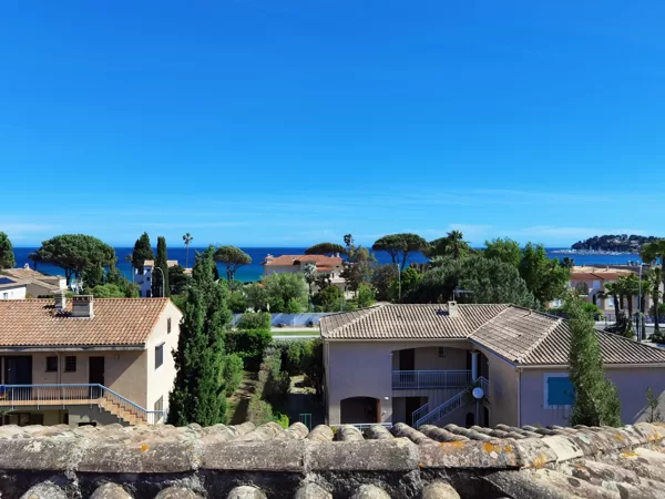 sundeck, seaside view